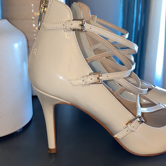 Marc Fisher “ivory” colored 3.5” heel. Good condition. All man made material - Picture 3 of 17